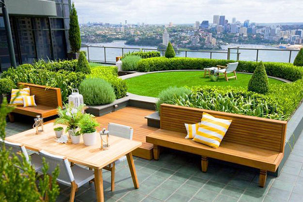 露臺(tái)花園鋪裝用防腐木還是地磚好？